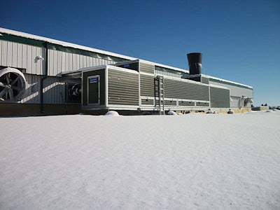 A heat exchanger allows for the fresh cold air from outside the layer house to be preheated by the warm exhaust air. | Courtesy of Vencomatic