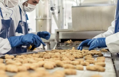 Pet food owners want transparency when it comes to what their pets are eating. How can the industry meet current challenges to give customers what they want? (Courtesy American Nutrition)