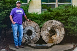 俄亥俄州立大学保龄球星NolanBrennan获2017-2018学年度MennelKSU粒子科学奖学金照片来源:Mennel