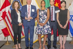From left to right: Illinois Department of Commerce and Economic Opportunity’s Acting Director Erin Guthrie, 4B USA President Johnny Wheat, Lieutenant Governor Juliana Stratton, 4B Latin America Sales Manager Nilton Brasil, 4B Latin America Sales Representative Dinah Soler