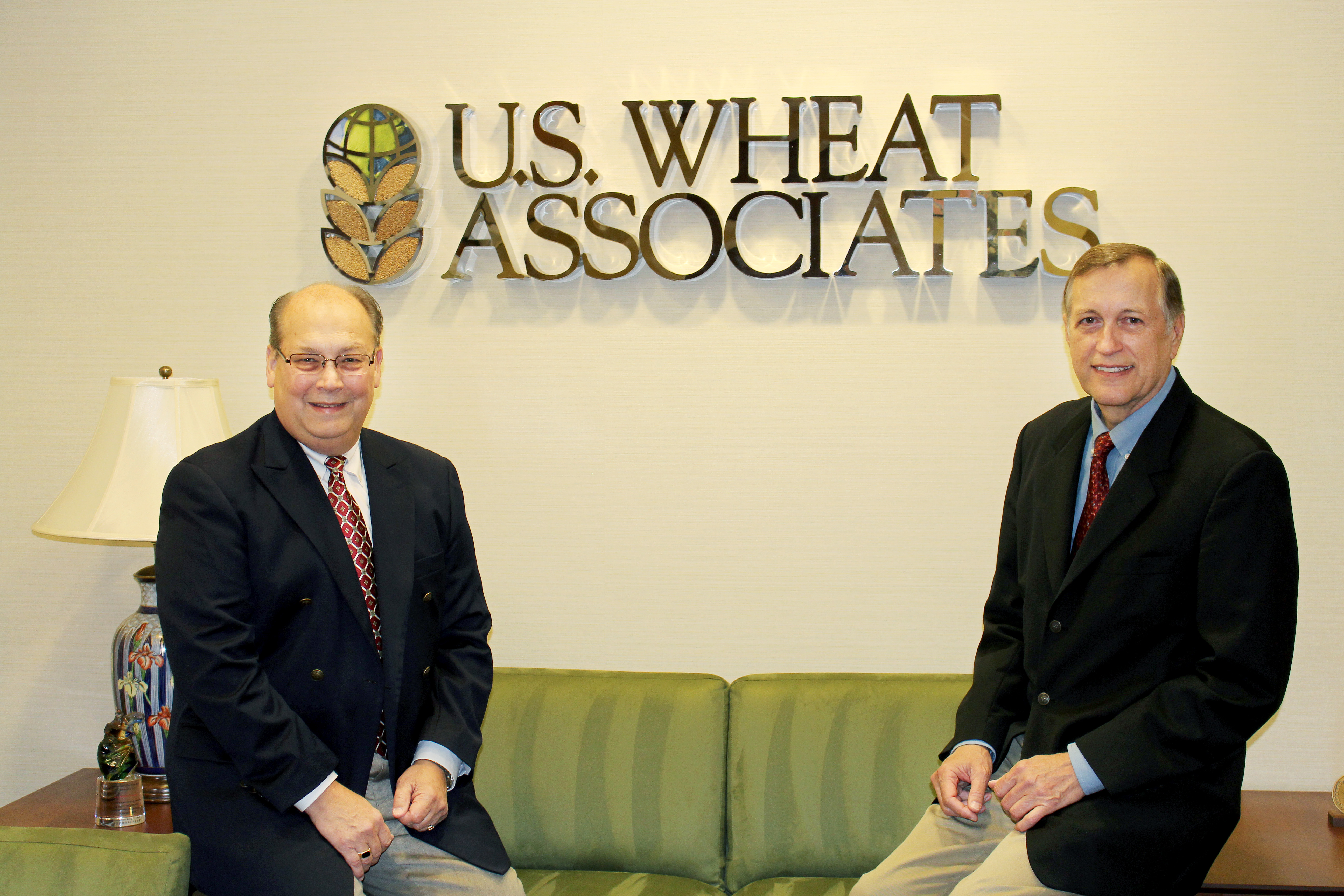 Vince Peterson, left, Alan Tracy, right