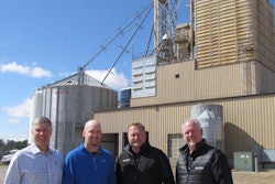 Todd Reif,CHS Larsen合作社总管理员Dustin Millard,CHS Larsen合作临时进料部主管Adam Klever,Form-A-Feed高级主管业务开发Jay霍夫曼格式A-Feed分区销售主管