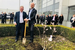 新疆和Adisseo种植树2