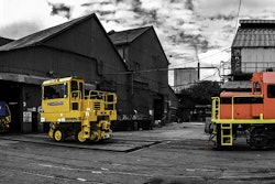 带引擎的回转机