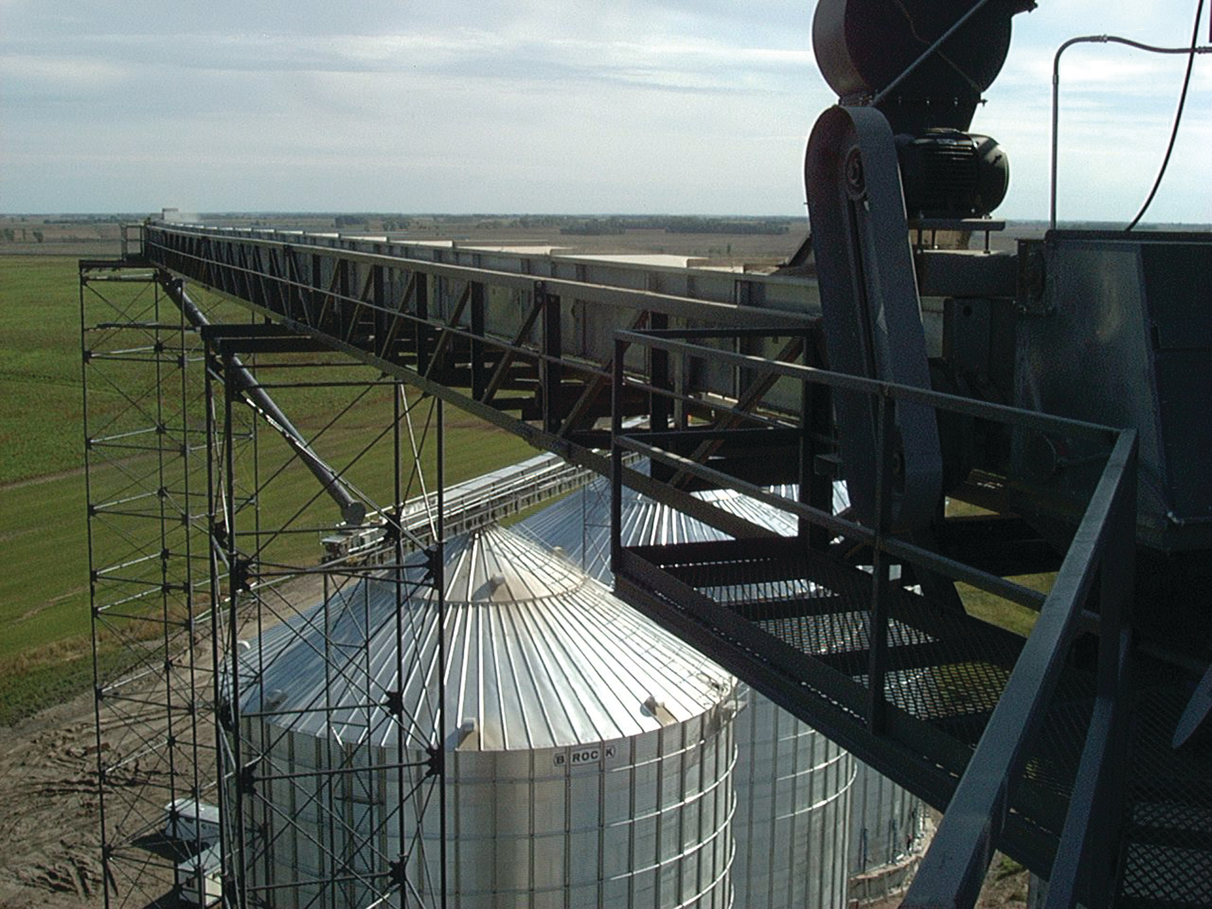 Enclosedbeltintermediatedischarger 100017161