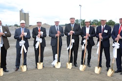 NoriTech与Calysta、Cargill、NouriTech和田纳西和Memphis地区官员Brian Silvey、CargillVP和全球生物工业主管Mike Wagner Cargill总经理田纳西经济社区发展专员Bob Rolfe谢尔比县长Mark H路特雷尔小孟斐斯市长Jim Strickland大孟斐斯分会长斐族