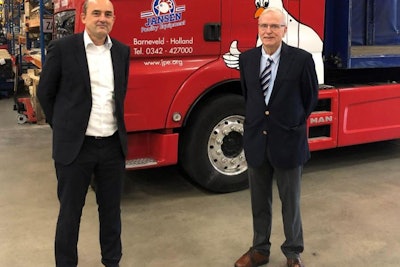Brian van Hooff, managing director of VDL Agrotech, and Ab Jansen, founder of Jansen Poultry Equipment. (VDL Groep)