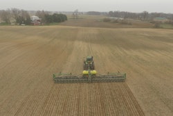 植物设备田式拖拉机VIA PIXABAY