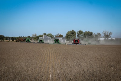 Soybean harvest VIA PIXABAY July 20212