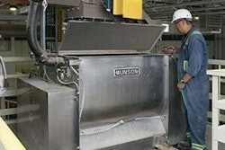 In batches up to 660 lb (300 kg), the fluidized bed mixer improves batch uniformity and reduces degradation when blending liquids with fragile dry ingredients.
