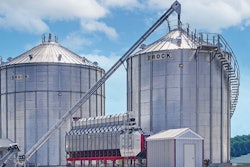 The Brock GrainDrive™ T1000 Tube Conveyor provides more capacity and speed than a standard auger