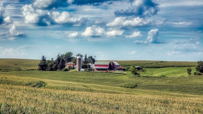 Iowa farm field via pixabay mar 2022