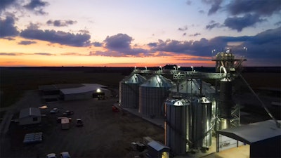 https://img.feedandgrain.com/files/base/wattglobalmedia/all/image/2022/10/fg.McCotter_Farms_Grain_Bin_system_located_in_Pamlico_County_NC_VIA_Promised_Land_Opportunity_Zone_Farms.png?auto=format%2Ccompress&q=70&w=400