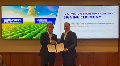 POSCO International vice chairman and CEO Jeong Tak (left) and Savage president and CEO Kirk Aubry (right) during the joint venture framework agreement signing ceremony on September 25, 2023 in Kansas City, Missouri.