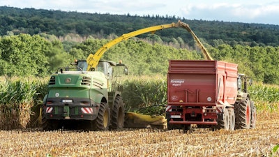 Corn Harvest Tractor In Field U D98yqqemck Pixabay