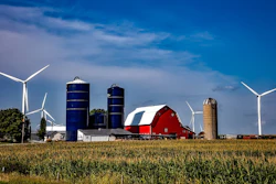 Iowa Farm With Wind Turbines 12019 Pixabay