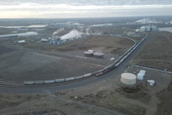 长1.6英里列车11月15日运抵Columbia河沿岸粮食码头