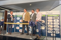 2月25日的裁剪仪式开放博览会底层左转:John CaupertGEAPS执行主管Chuck Kunisch,GEAPS国际董事长Chris Blair GEAPS董事长Austin CarpenterGEAPS国际董事会副总裁