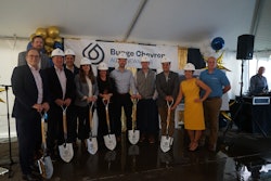 Bunge Chevron Ag可再生能源公司领导和Bunge Destrehan运营管理庆祝海湾沿岸一个新的油菜处理设施破土