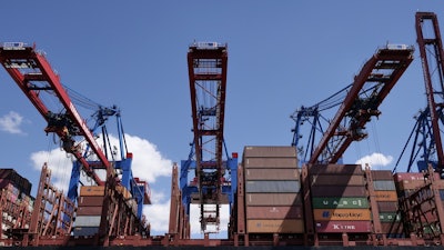 Container Terminal 3593640 1280
