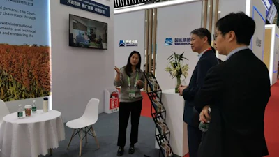 U.S. Grains Council (USGC) staff based in its Beijing, China office recently attended the 2nd China International Supply Chain Expo, where more than 50,000 participants had the chance to learn about U.S. agriculture’s outstanding quality, availability in international markets and the sustainable practices U.S. farmers use every day. Pictured, USGC Program Manager Ellie Yan (left) speaks to attendees about the value and performance of U.S. feed grains.