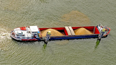Grain Barge Loaded Pixabay