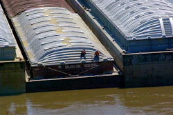 Barges On Arkansas River 3930553 1280