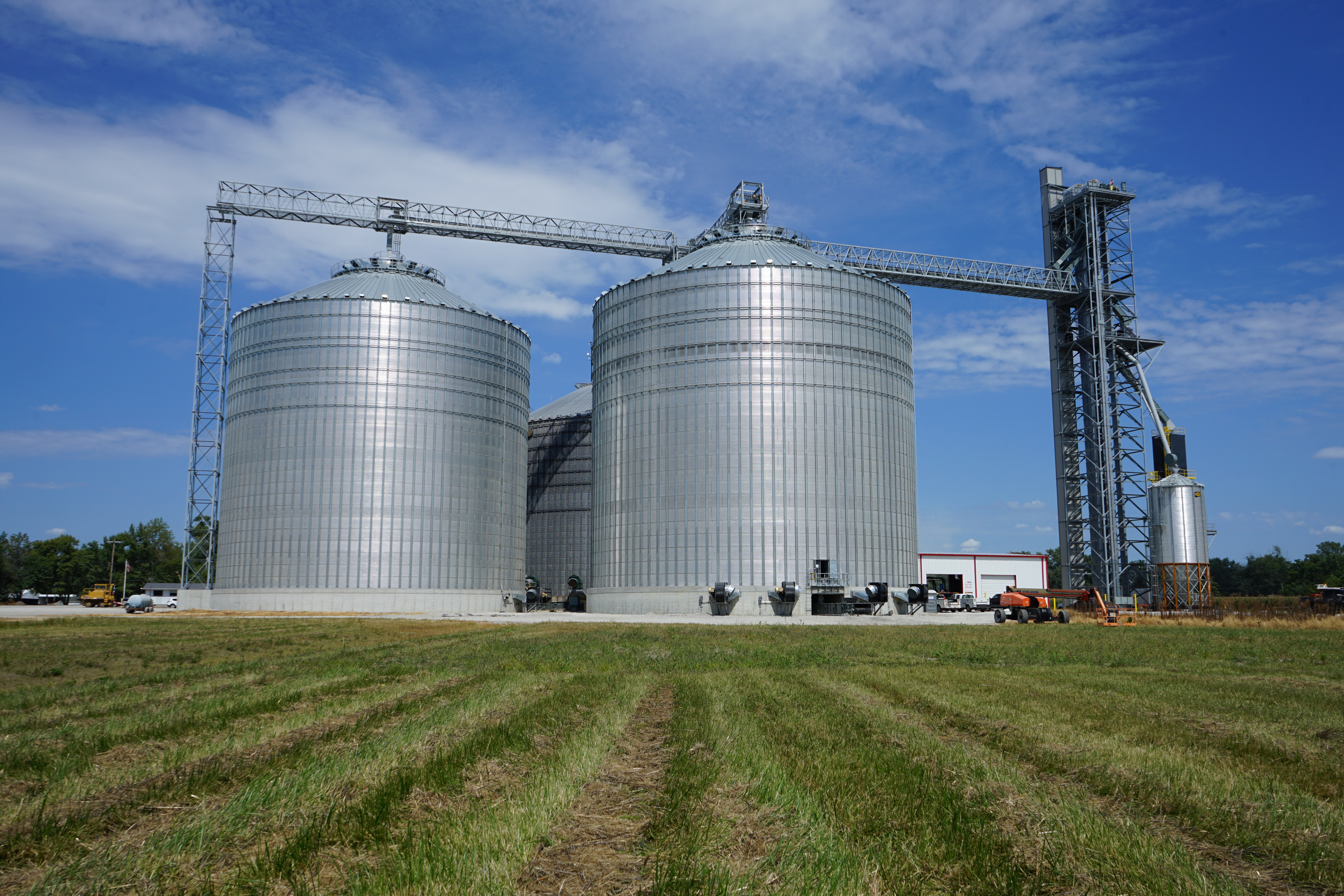 Two new 750,000-bushel GSI bins bring TGM-Neoga's total grain storage capacity to 4.5 million bushels.