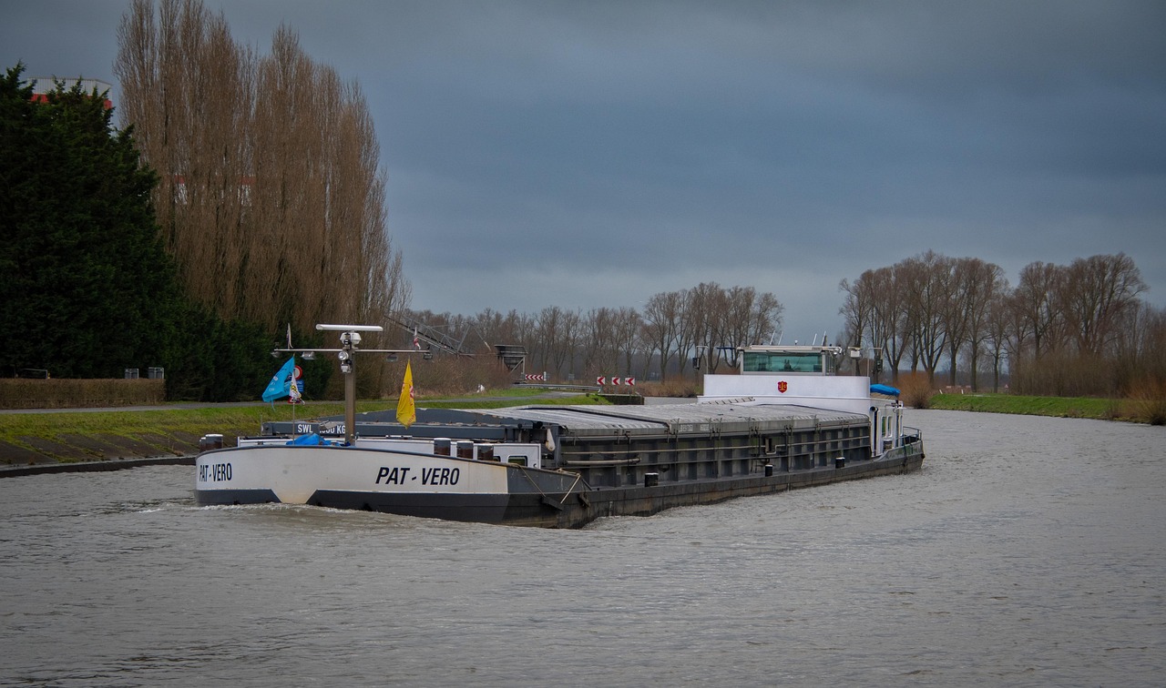 Barge 7158415 1280