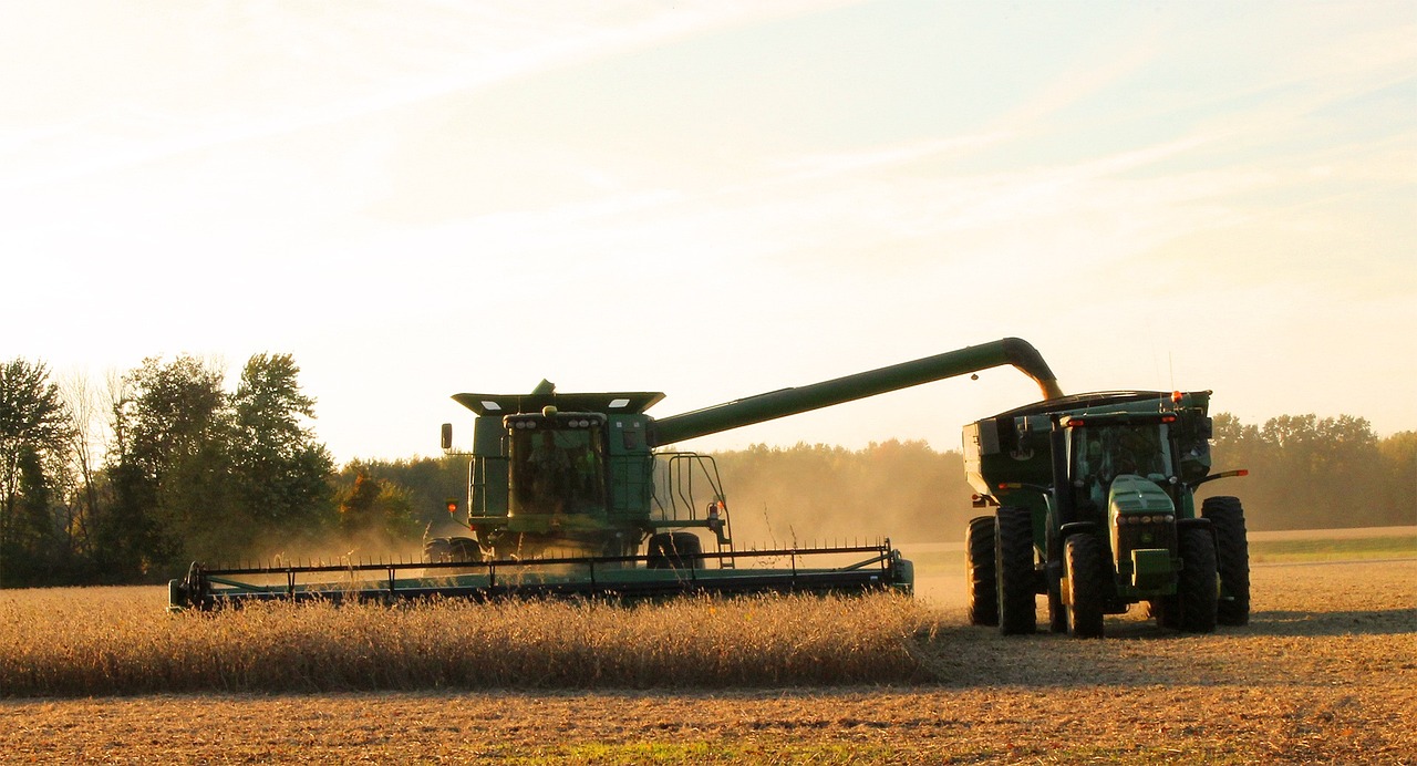 Harvest Loading Soybeans Pixabay