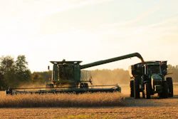 Harvest Loading Soybeans Pixabay