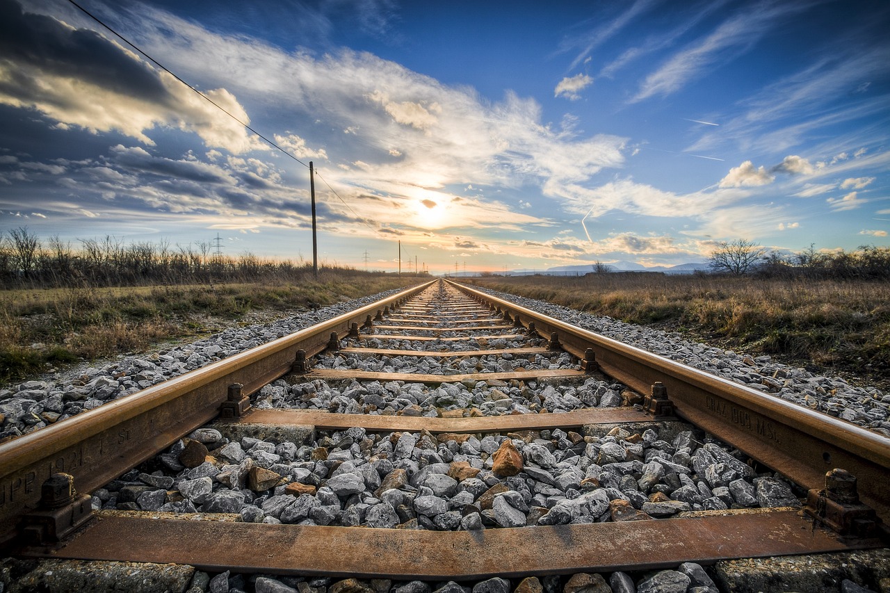 Railway Tracks Midwest Pixabay