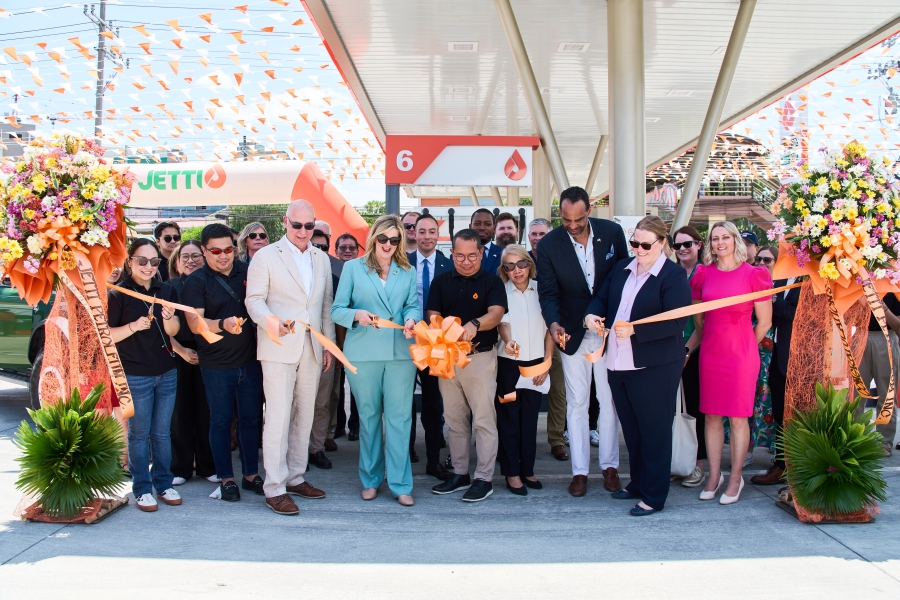 Recently, the U.S. Grains & BioProducts Council (USGBC) participated in a U.S. Department of Agriculture (USDA) trade mission to the Philippines. Pictured cutting the ribbon at a retail gas station carrying E20 fuel are USGBC Director of Global Ethanol Export Development Alicia Koch (rightmost); Growth Energy Director of Global Policy Emily Marthaler (second from right); Renewable Fuels Association Vice President of Government Affairs Ed Hubbard (third from right); USDA Under Secretary for Trade and Foreign Agricultural Affairs Michelle Bekkering (fourth from left); and USGBC Chairman Mark Wilson (third from left).