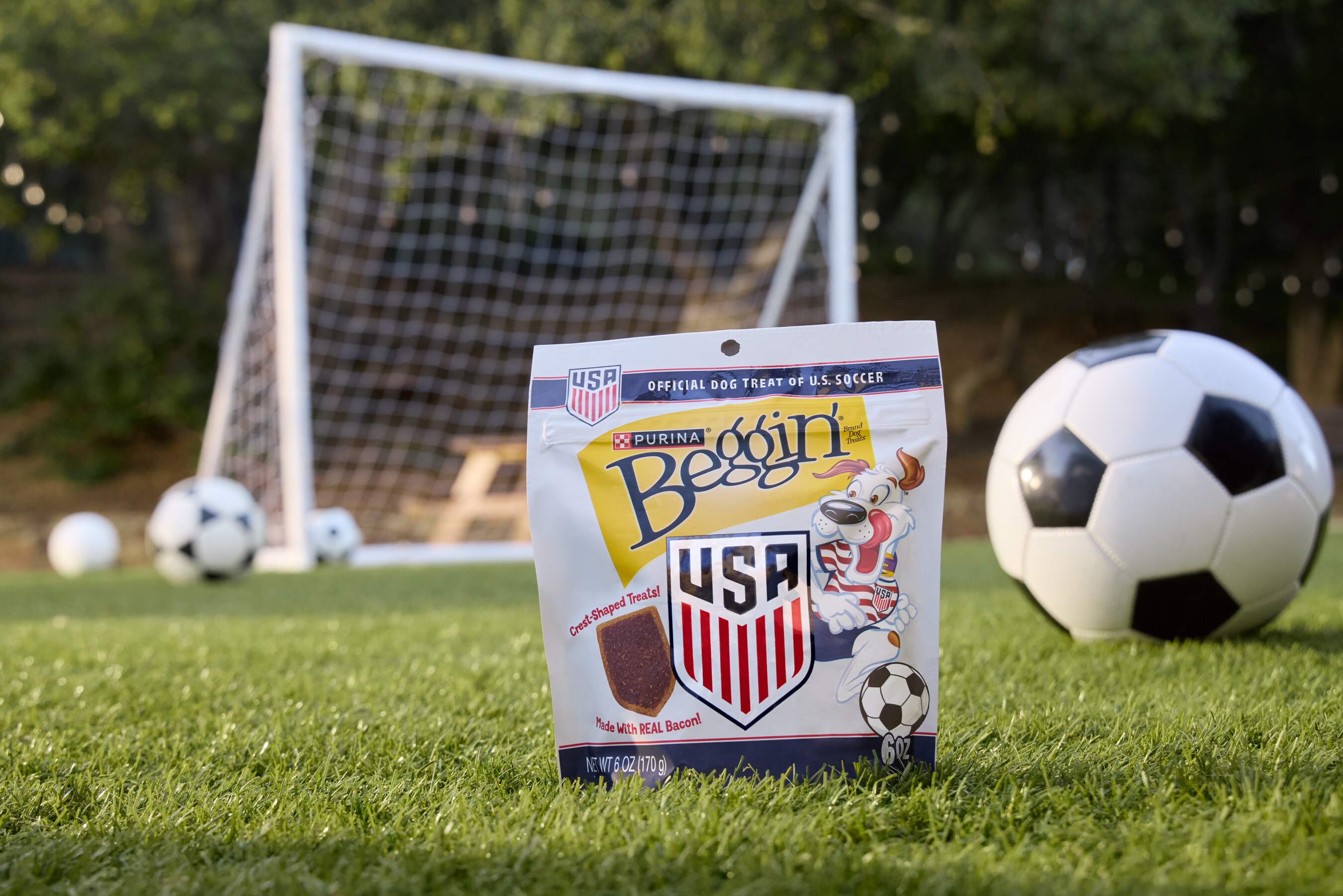 Beggin Us Soccer Crest Treats