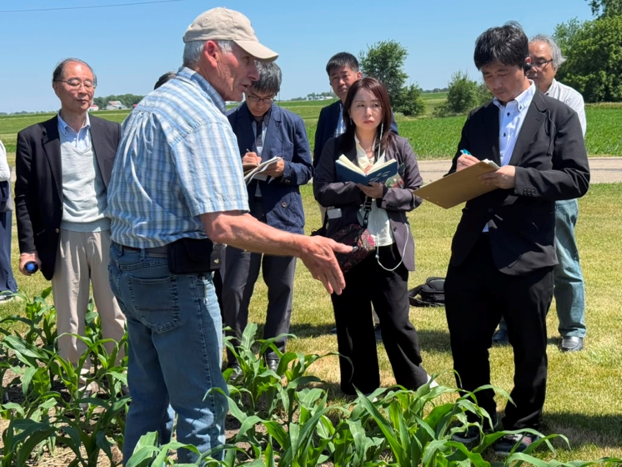 Recently, the U.S. Grains & BioProducts Council (USGBC) led a group of Japanese journalists to Illinois and Texas to improve their understanding of sustainable marine fuel (SMF). The team also visited Paul and Donna Jeschke's farm in Mazon, IL to learn about the sustainable production practices of U.S. corn that underscore the environmental utility of SMF.