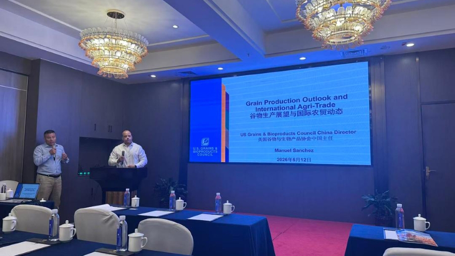 U.S. Grains & BioProducts Council (USGBC) Director in China Manuel Sanchez (right) and USGBC Consultant Xiaoming Wang (left) shared the quality and availability of U.S. sorghum at the 14th International and Domestic Sorghum and Barley Market Seminar.