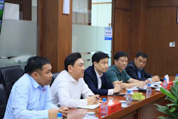 The U.S. Grains & BioProducts Council’s (USGBC’s) regional office for Southeast Asia & Oceania (SEA&O), including USGBC Vietnam Country Manager Tran Trong Nghia (leftmost) and USGBC Regional Ethanol Consultant Kent Yeo (second from left), is proud to have supported Vietnam’s recent rollout of E10 fuel blending in retail gas stations.
