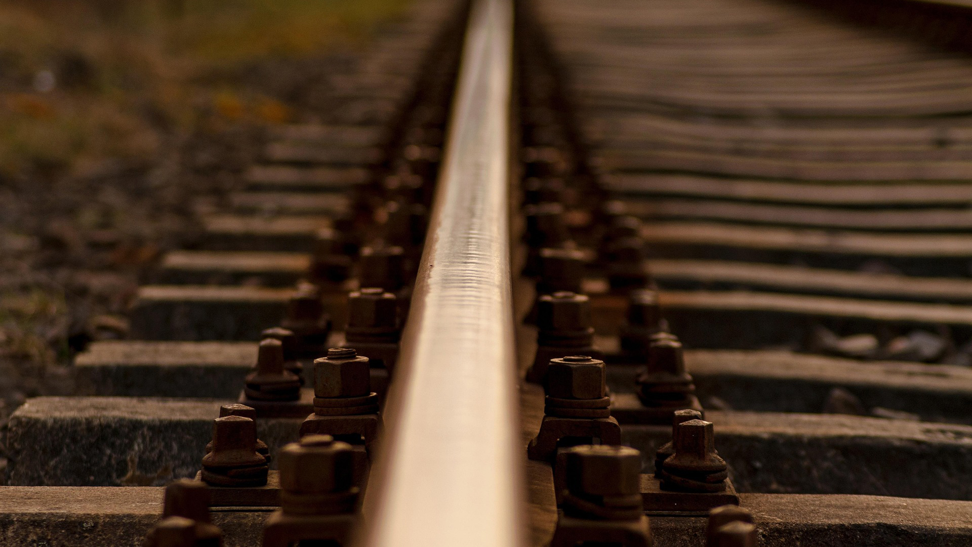 Railroad Track Pixabay Lewickistudio